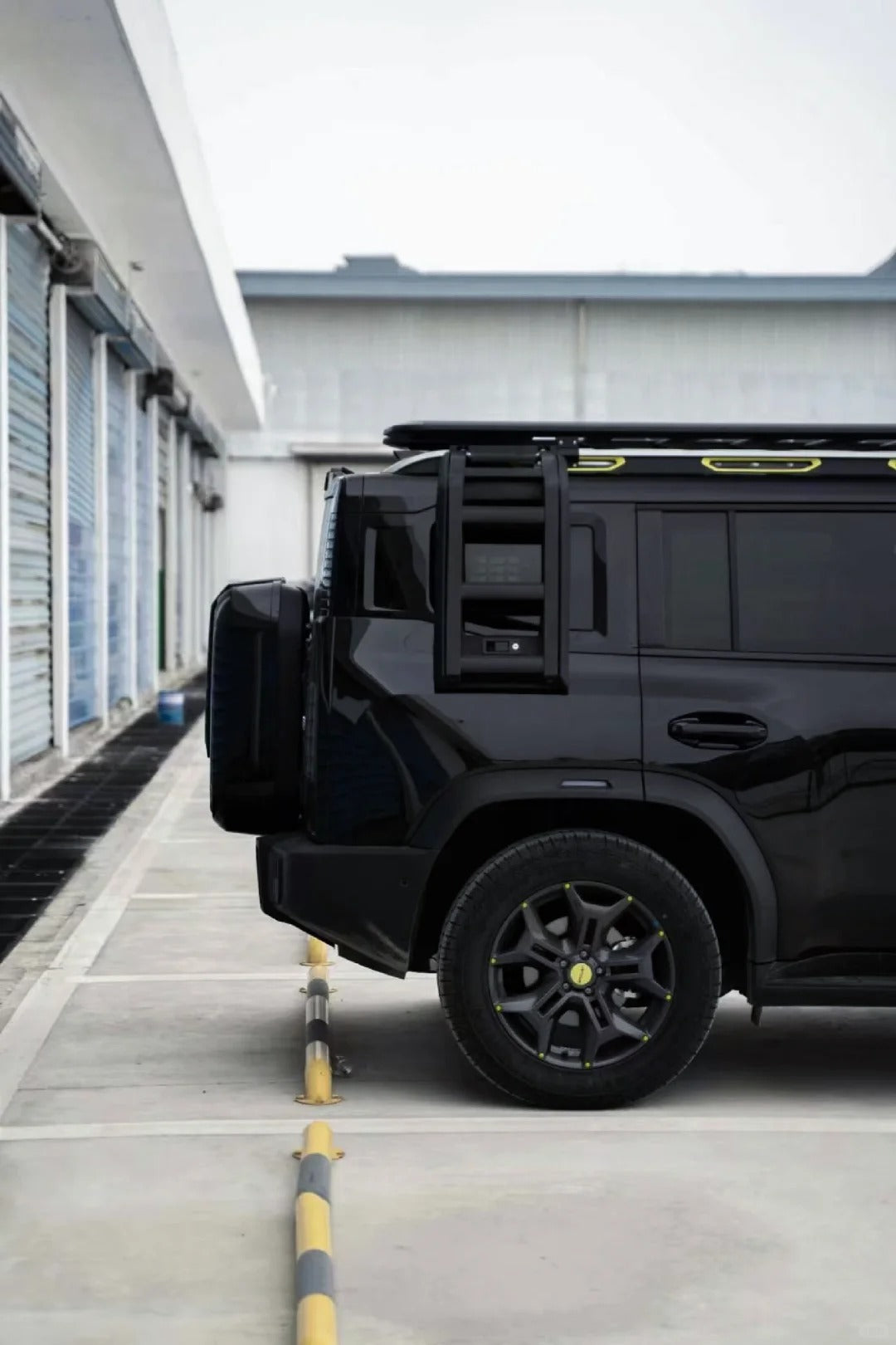Jetour T2 Rear Ladder – Defender Design (Black) – AUTO SPORTS CAR CARE (view 5)
