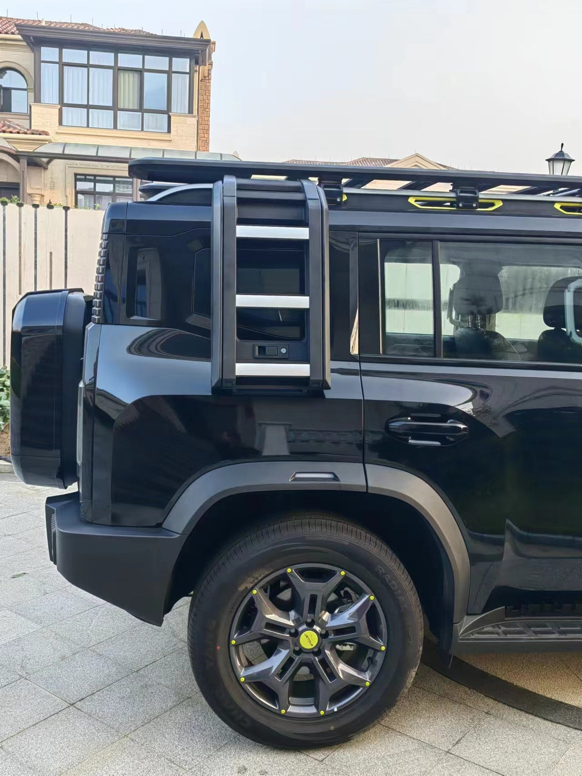 Jetour T2 Rear Ladder – Defender Design (Silver) – AUTO SPORTS CAR CARE (view 9)