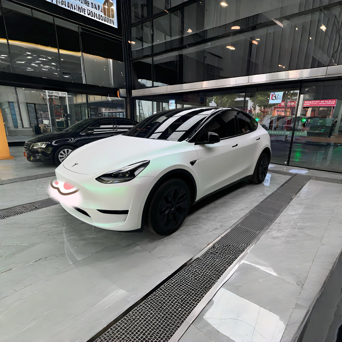 NEOPPF 1021 Gloss Colorful Dawning White on vehicle angle